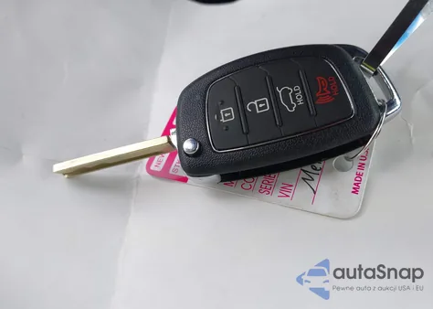 2015 Hyundai Santa Fe Sport 2.4L z USA, uszkodzony, nr VIN 5XYZTDLB2FG300578